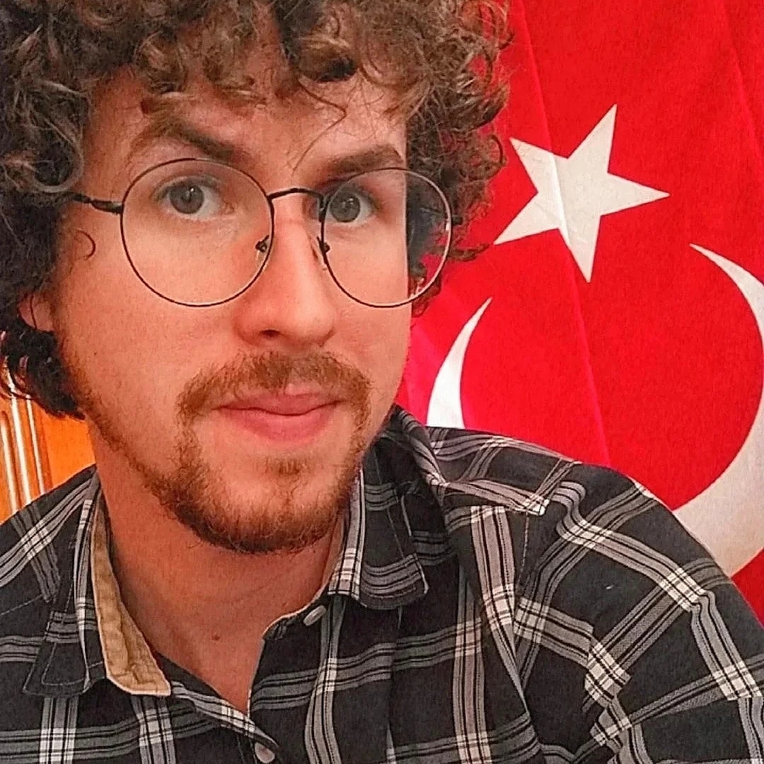 Professor Mateus Izaan